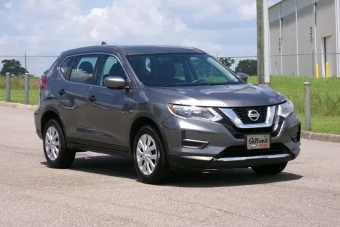 2017 Nissan Rogue S photo 2