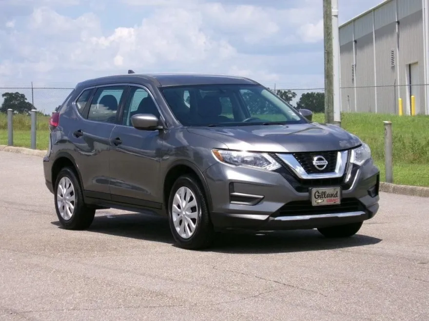 2017 Nissan Rogue S photo 2