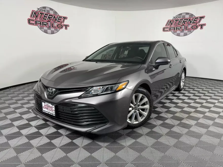 2020 Toyota Camry LE photo 1