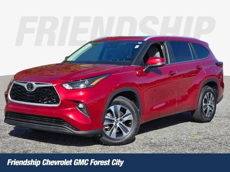2023 Toyota Highlander XLE photo 1