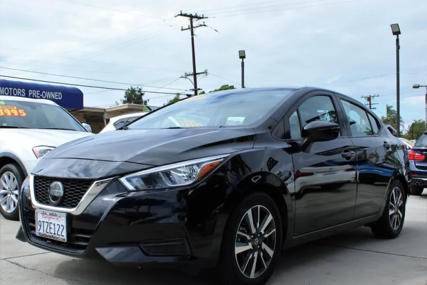 2021 Nissan Versa SV Sedan photo 1