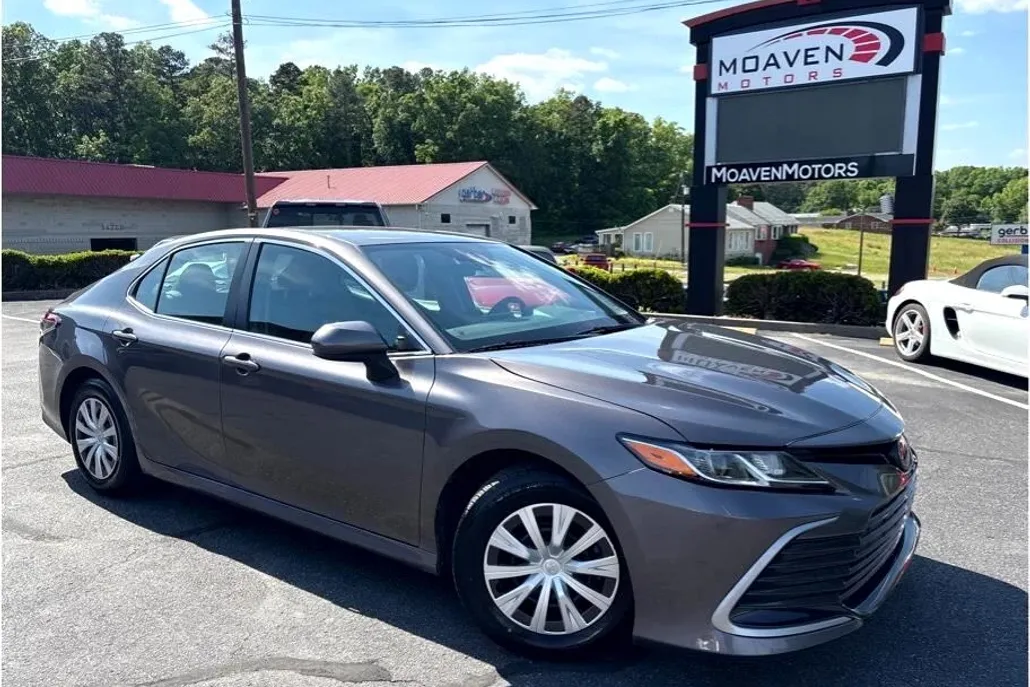 2022 Toyota Camry Hybrid LE photo 1