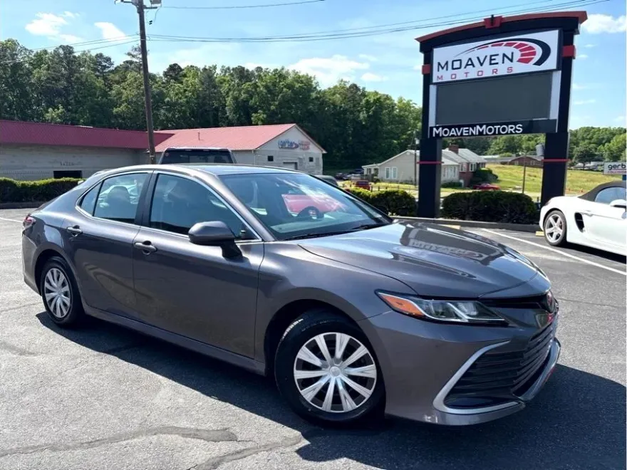 2022 Toyota Camry Hybrid LE photo 1