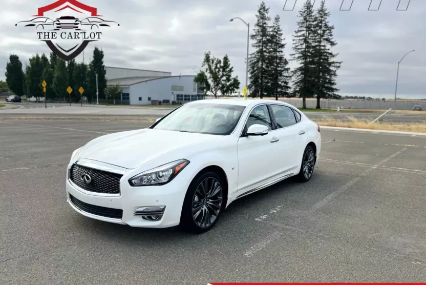 2017 Infiniti Q70 3.7 photo 1