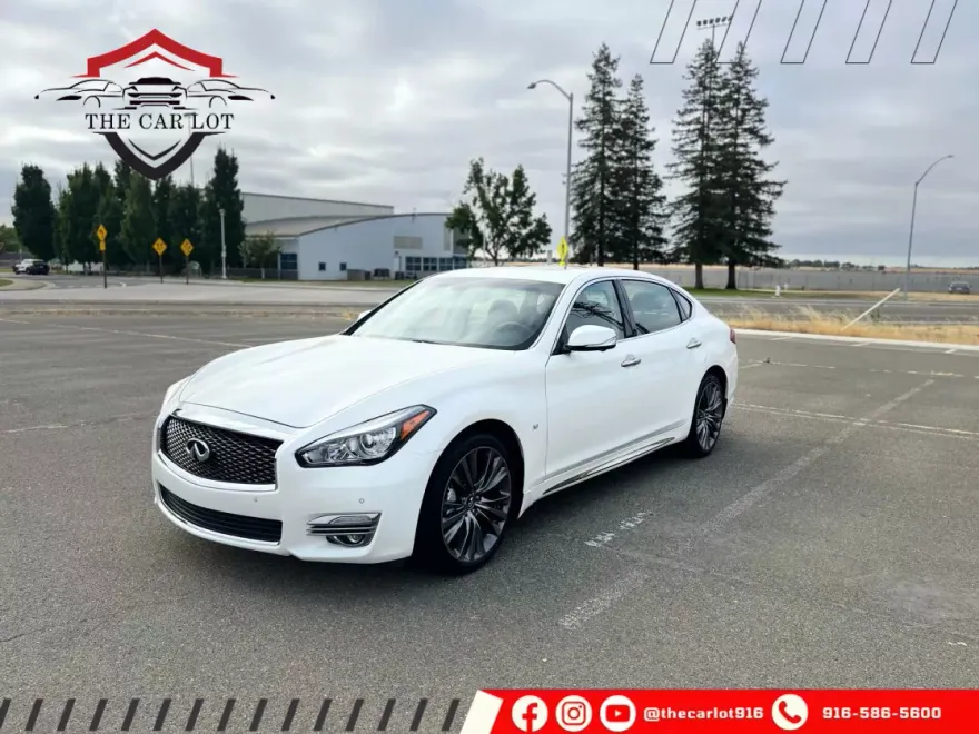 2017 Infiniti Q70 3.7 photo 1