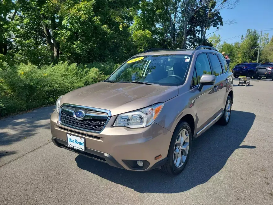 2015 Subaru Forester 2.5i Touring photo 1