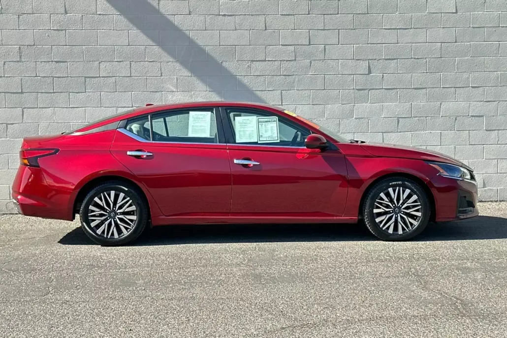 2023 Nissan Altima 2.5 SV photo 1