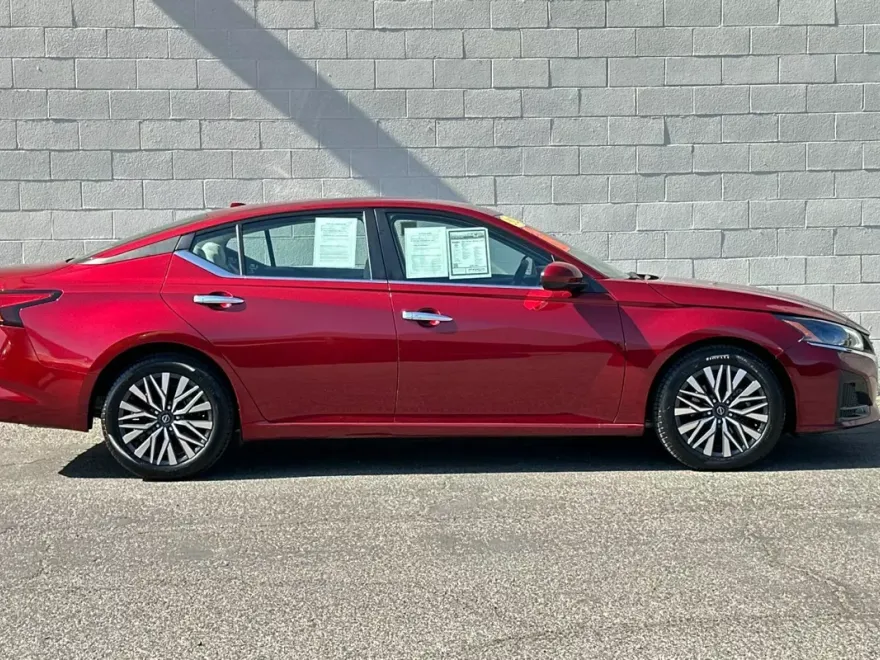 2023 Nissan Altima 2.5 SV photo 1