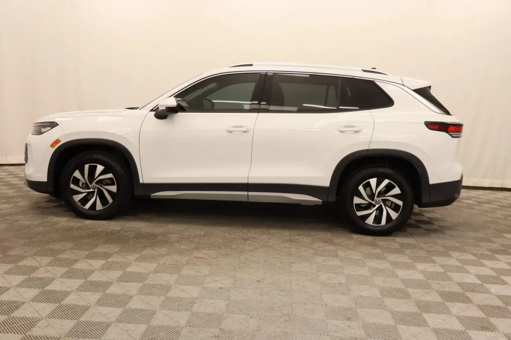 2025 Volkswagen Tiguan S photo 1