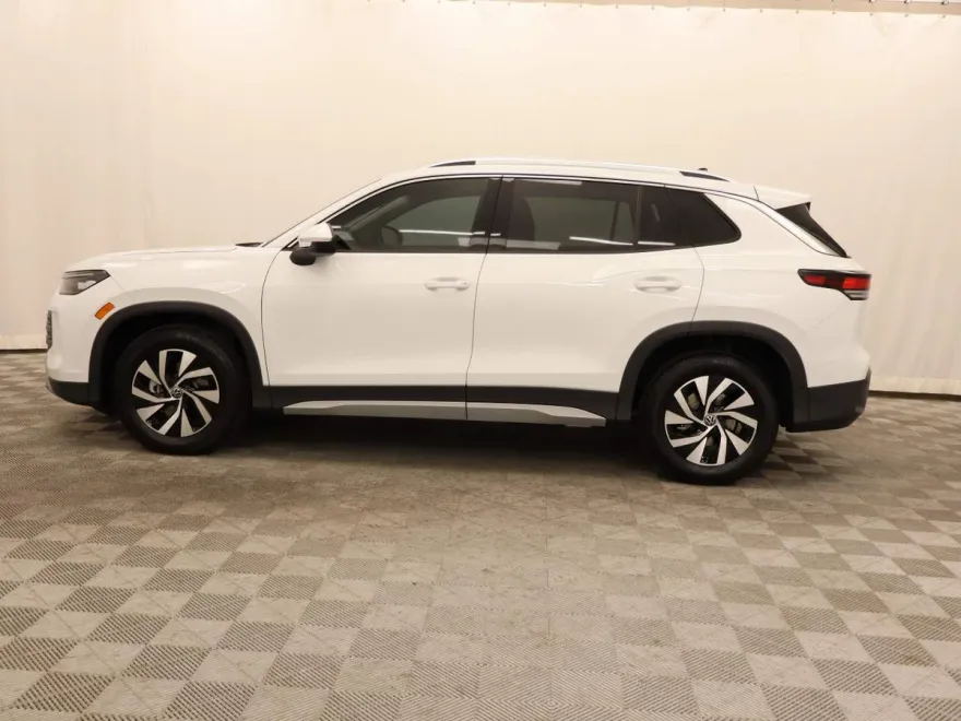 2025 Volkswagen Tiguan S photo 1