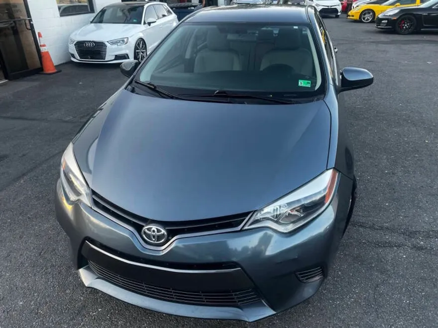 2016 Toyota Corolla LE photo 1