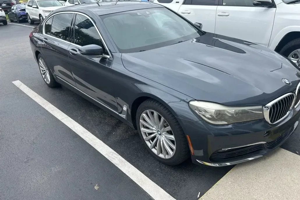 2017 Bmw 740i photo 1