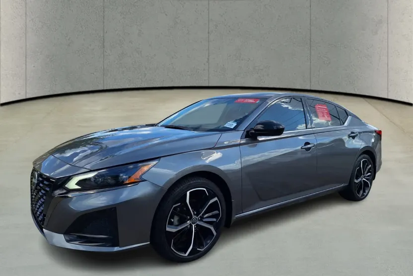 2024 Nissan Altima 2.5 SR photo 1