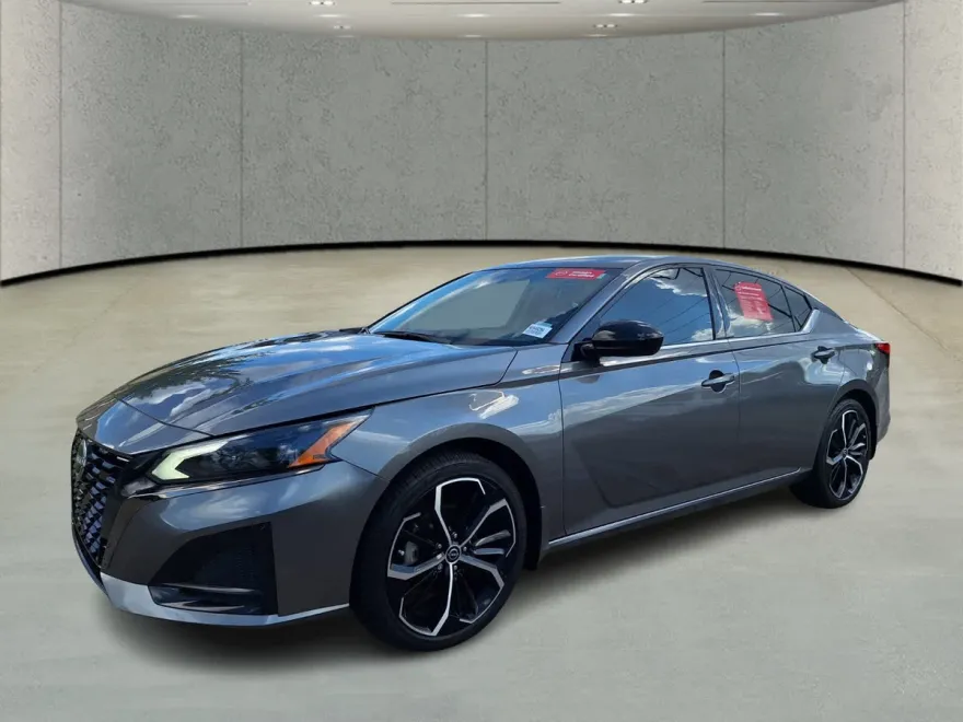 2024 Nissan Altima 2.5 SR photo 1