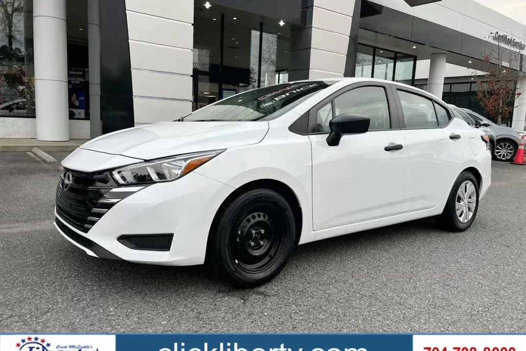 2023 Nissan Versa S photo 1