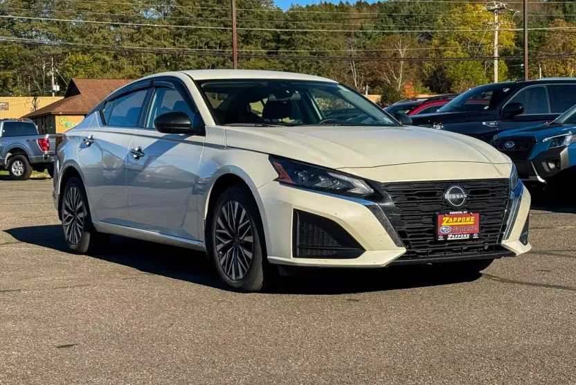2024 Nissan Altima 2.5 SV photo 1