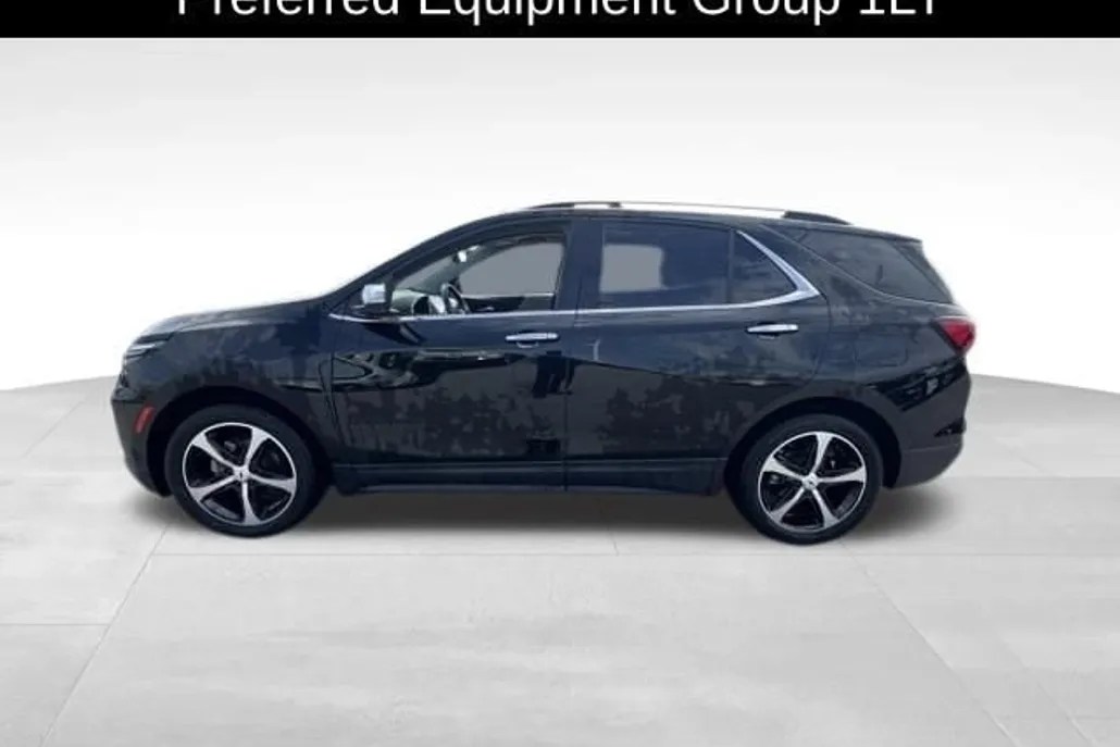 2022 Chevrolet Equinox LT photo 1