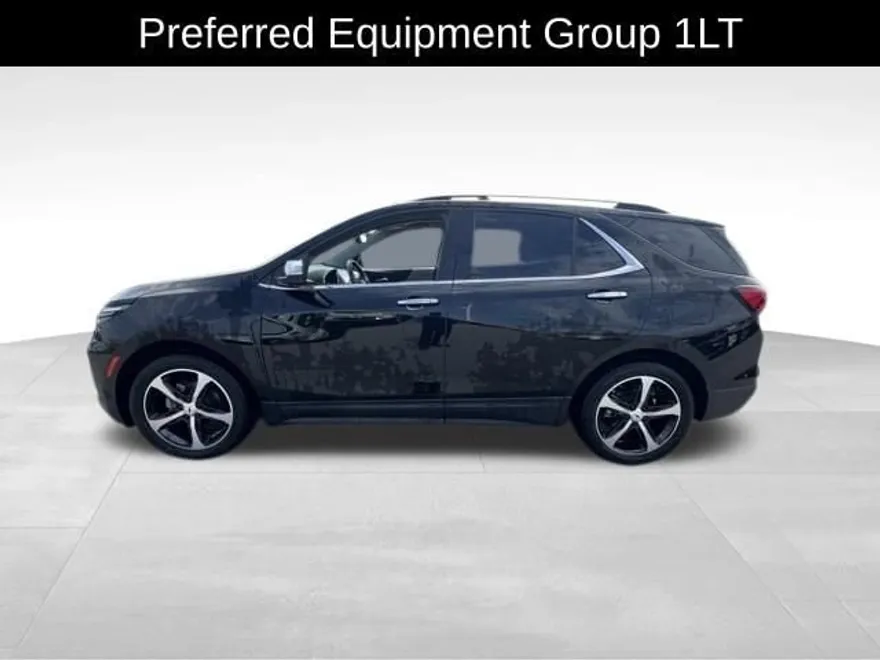 2022 Chevrolet Equinox LT photo 1