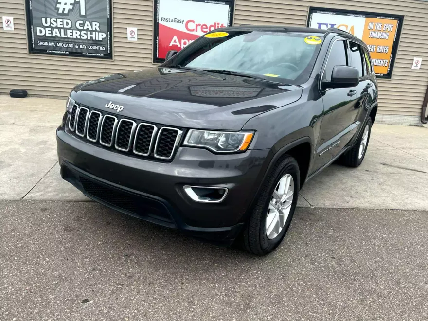 2017 Jeep Grand Cherokee Laredo photo 1