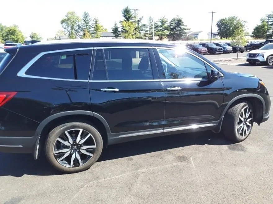2022 Honda Pilot Touring photo 1