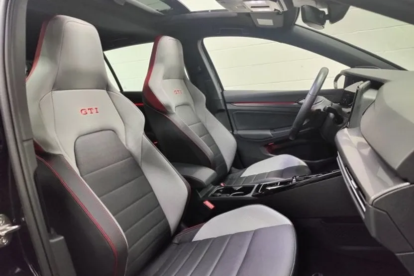 2024 Volkswagen Golf GTI SE photo 1