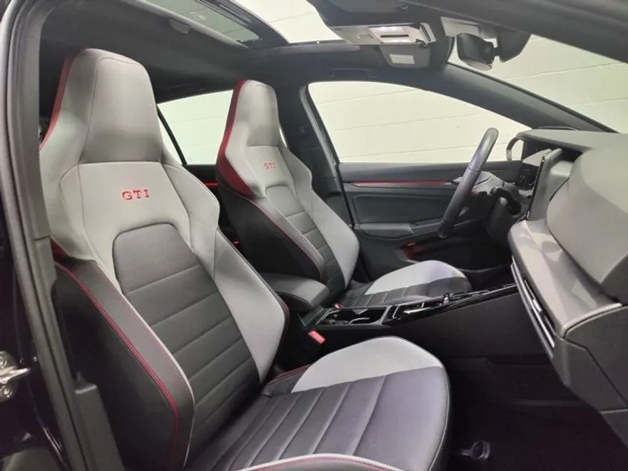 2024 Volkswagen Golf GTI SE photo 1