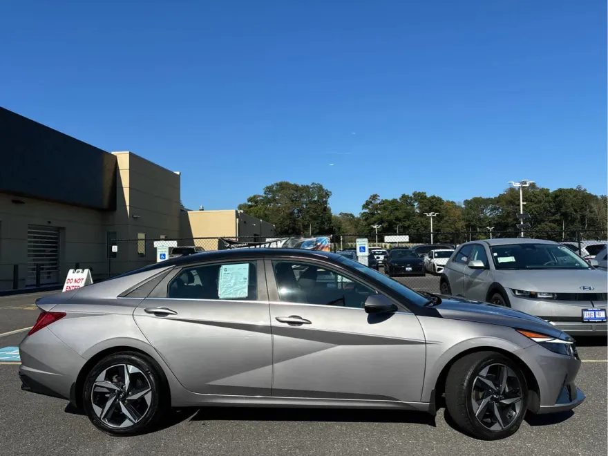 2023 Hyundai Elantra Limited photo 1