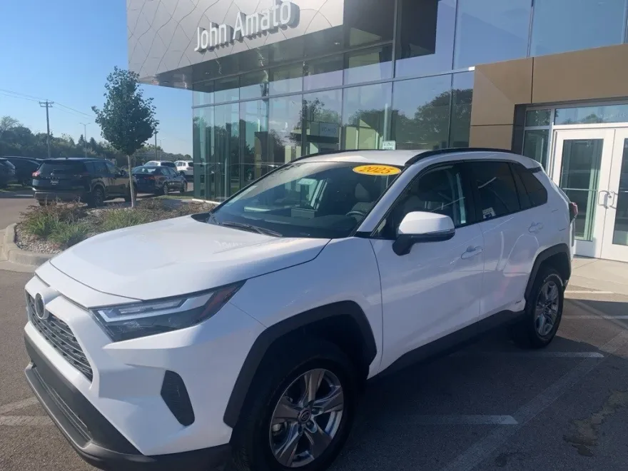 2025 Toyota RAV4 Hybrid XLE photo 1