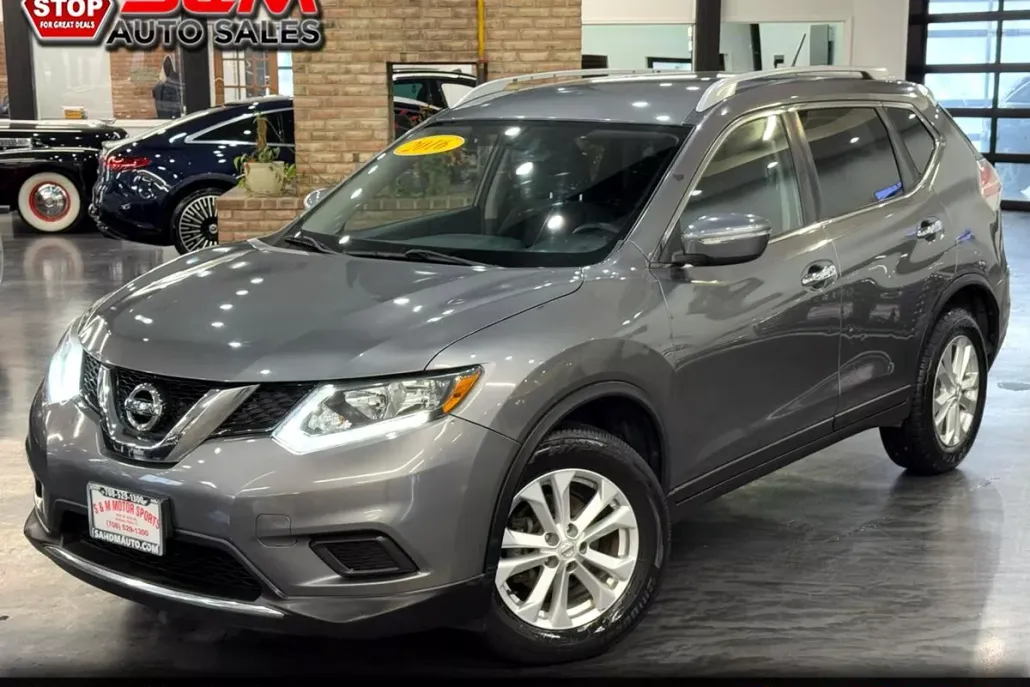 2016 Nissan Rogue SV photo 1