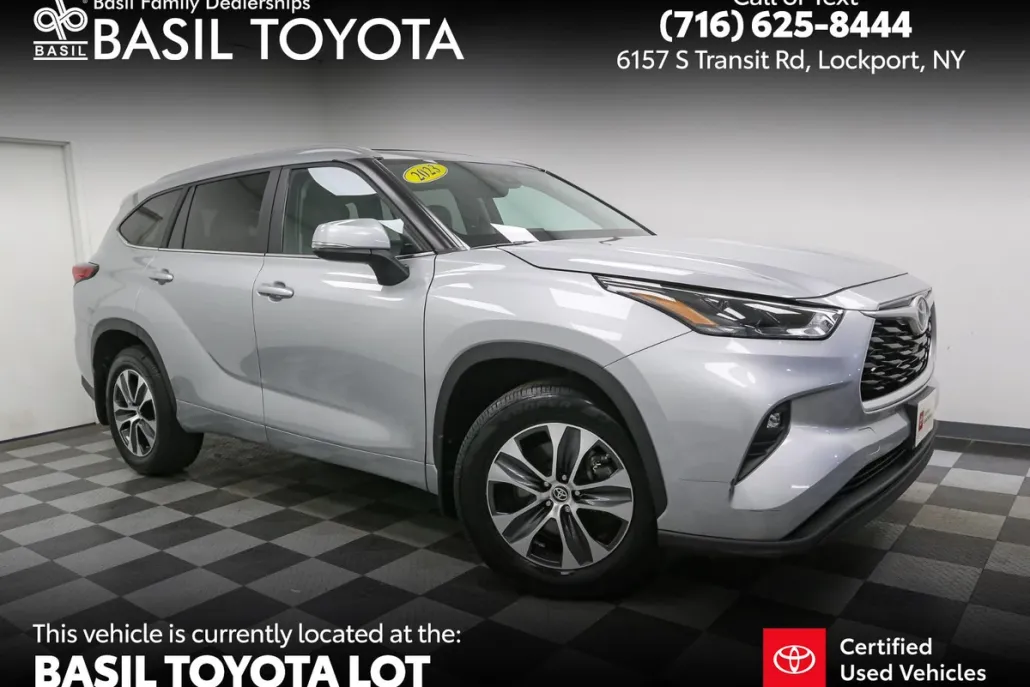 2023 Toyota Highlander XLE photo 1