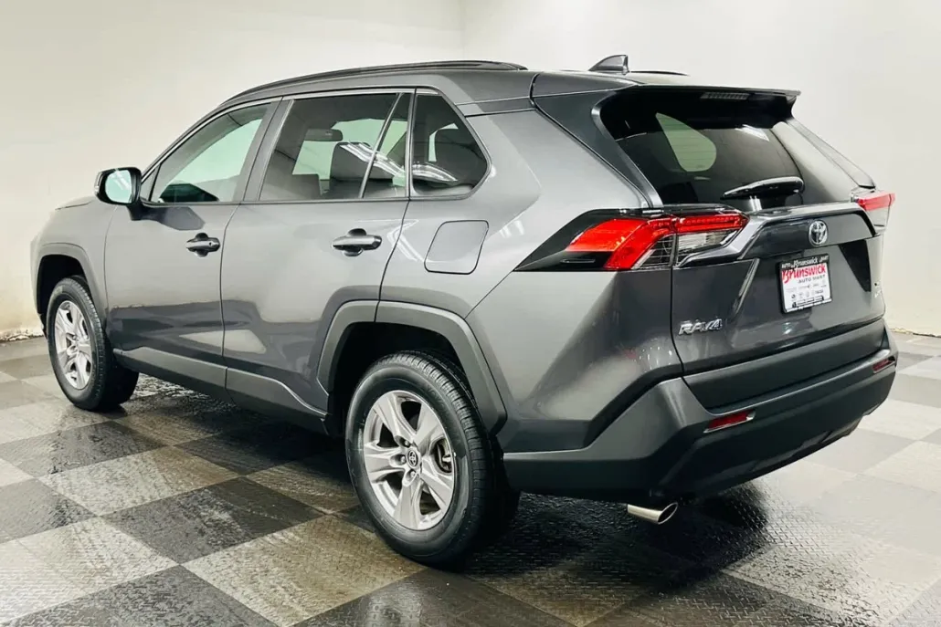2023 Toyota RAV4 XLE photo 1