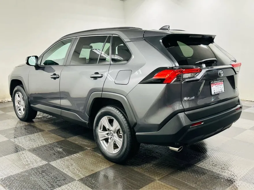 2023 Toyota RAV4 XLE photo 1