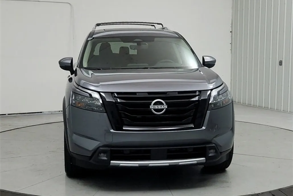 2025 Nissan Pathfinder SL photo 1