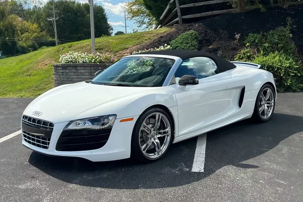 2011 Audi R8 5.2 Spyder photo 1