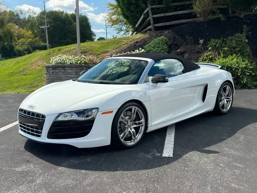 2011 Audi R8 5.2 Spyder photo 1