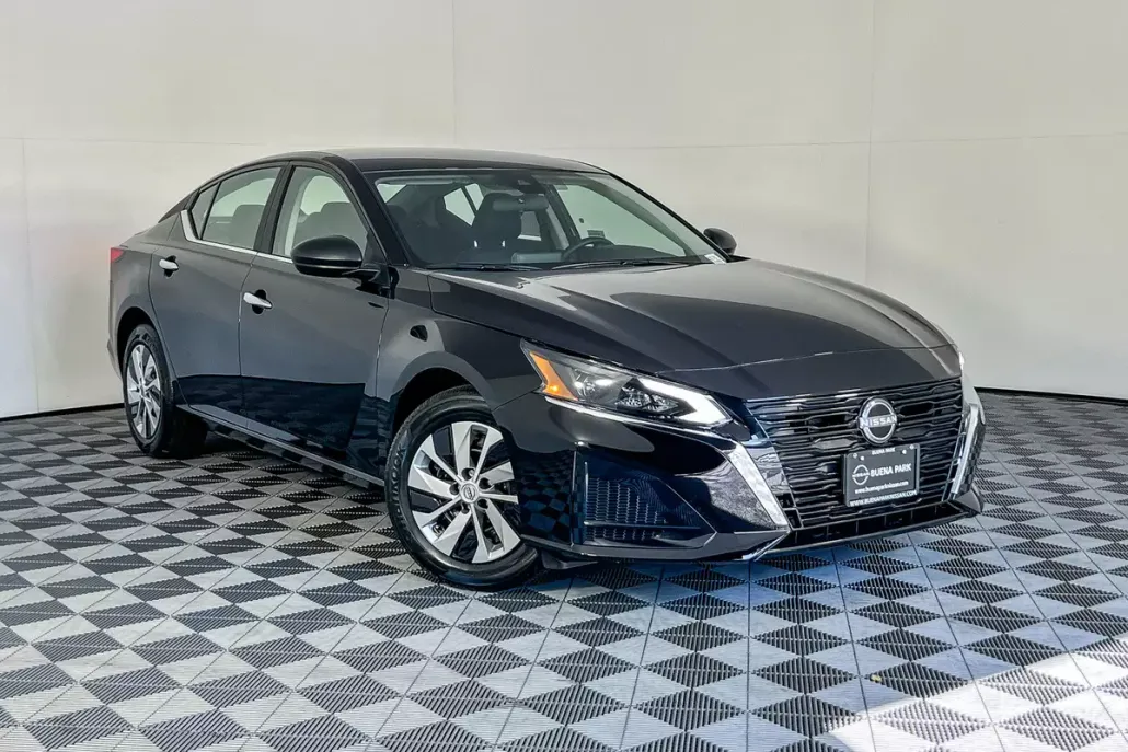 2025 Nissan Altima S photo 1