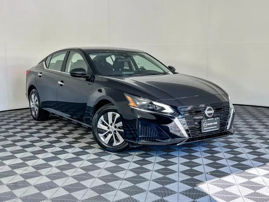 2025 Nissan Altima S photo 1