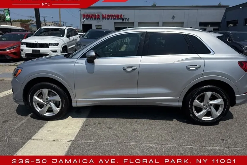 2020 Audi Q3 Premium photo 1