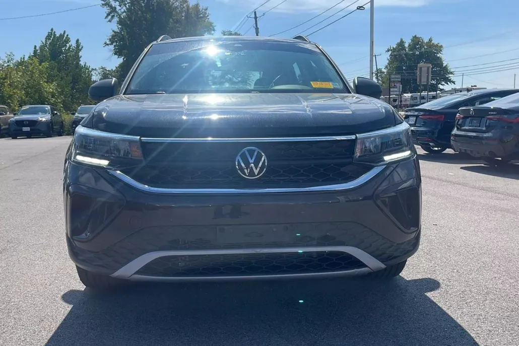 2023 Volkswagen Taos S photo 1