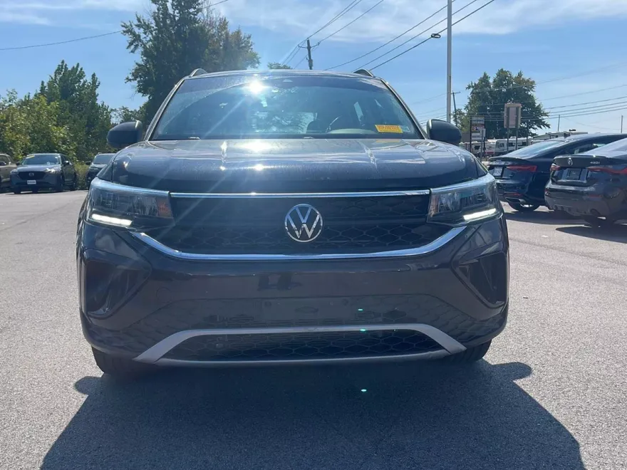 2023 Volkswagen Taos S photo 1