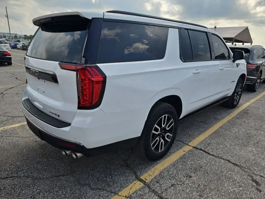 2023 Gmc Yukon XL AT4 photo 1
