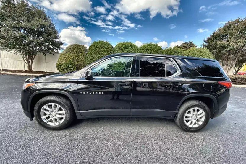 2019 Chevrolet Traverse LS photo 1