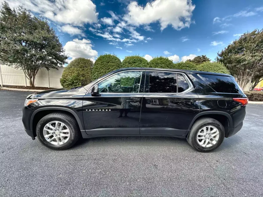2019 Chevrolet Traverse LS photo 1