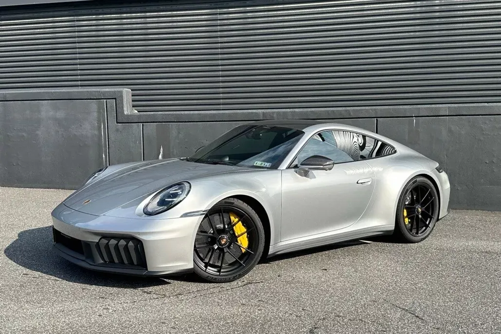 2025 Porsche 911 4 GTS photo 1