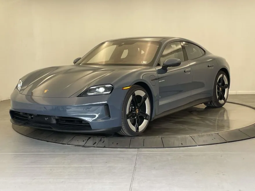 2025 Porsche Taycan photo 1