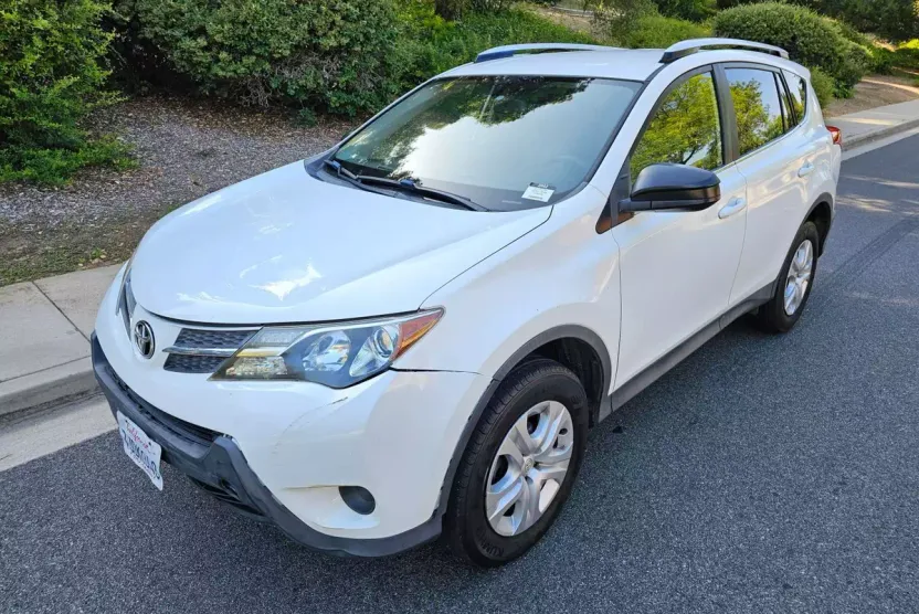 2015 Toyota RAV4 LE Sport photo 1