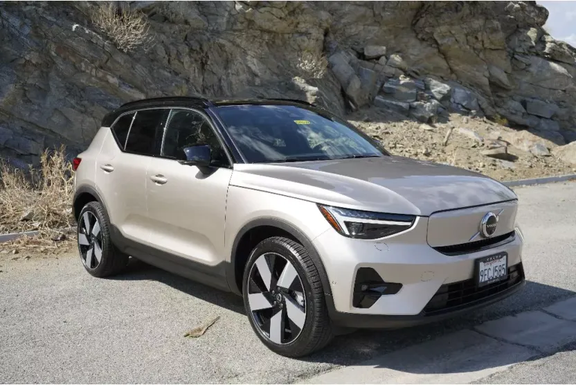 2023 Volvo XC40 P8 Ultimate photo 1