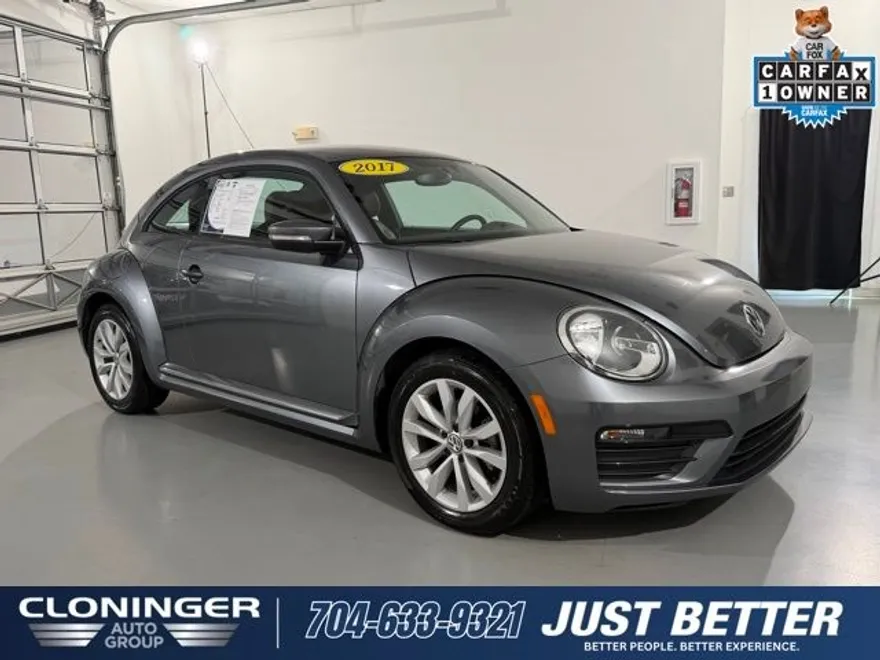 2017 Volkswagen Beetle 1.8T Classic photo 1