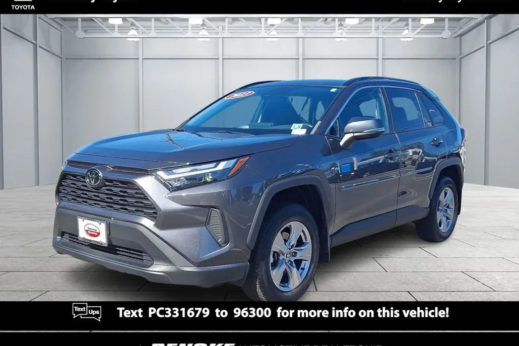 2023 Toyota RAV4 XLE photo 1
