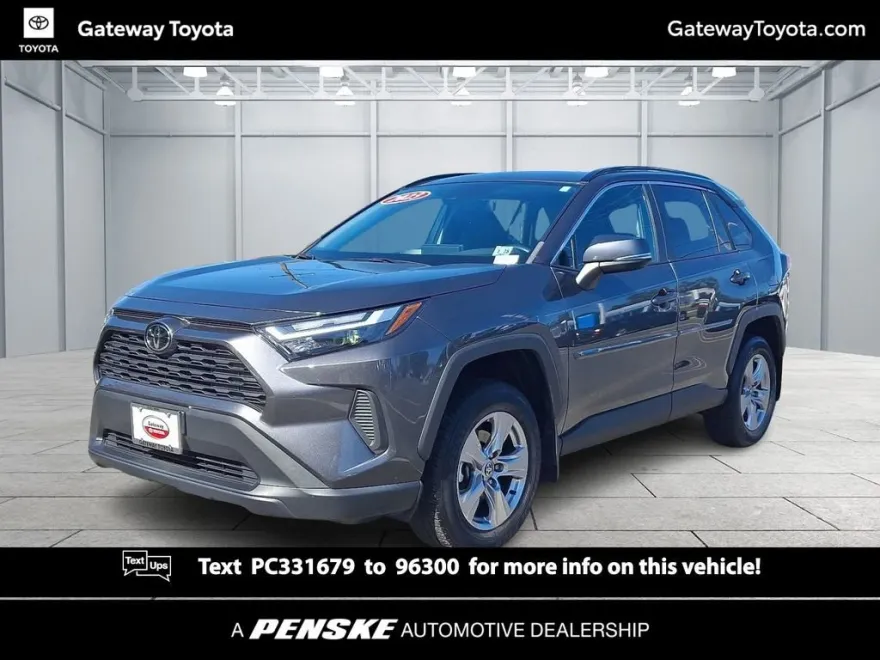 2023 Toyota RAV4 XLE photo 1